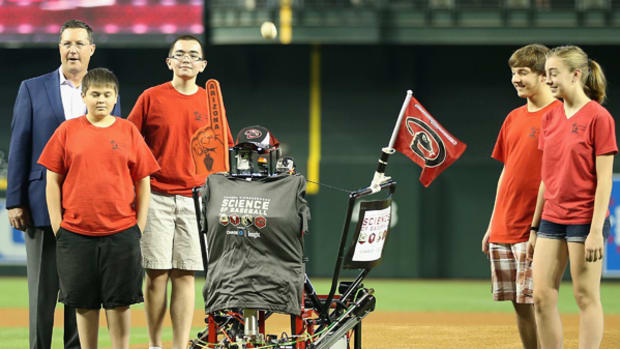 Robot Throws Out First Pitch in Arizona